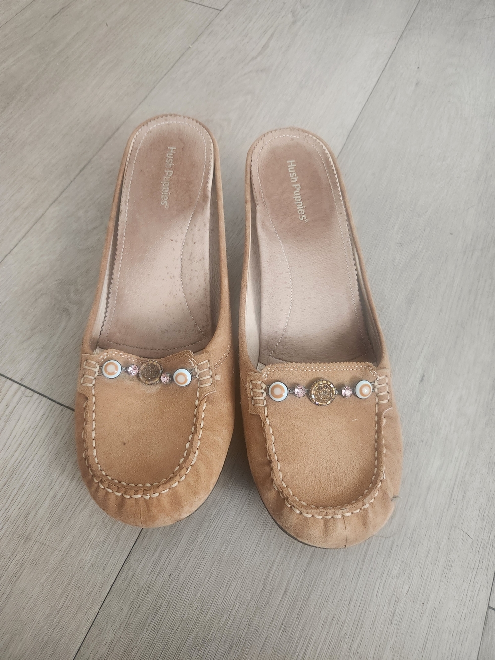 Hush Puppies Tan Suede Embellished Kitten Heel Mules Size 9.5M Vintage Y2K Clogs